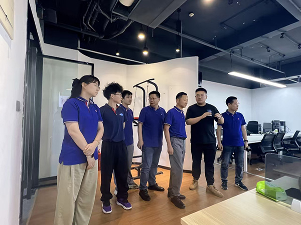 南京新华教师团队赴合作企业南京唯意信息科技有限公司参观交流